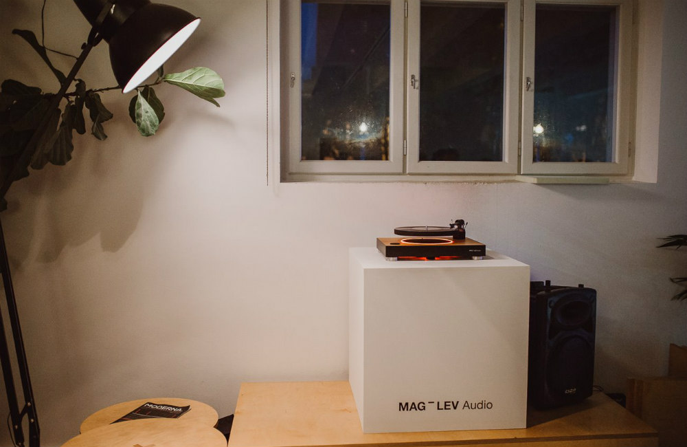 levitating-vinyl-04.jpg