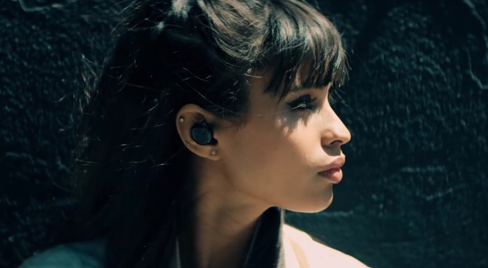 bragi-the-headphone-04.jpg