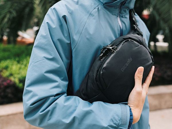 Поясная сумка Pacsafe Venturesafe X Waistpack