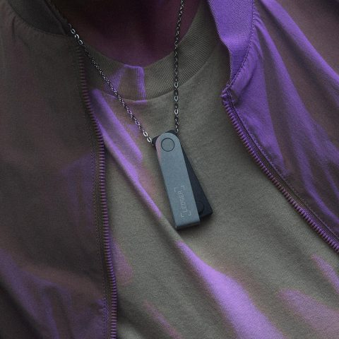 Аппаратный кошелек для криптовалют Ledger Nano X