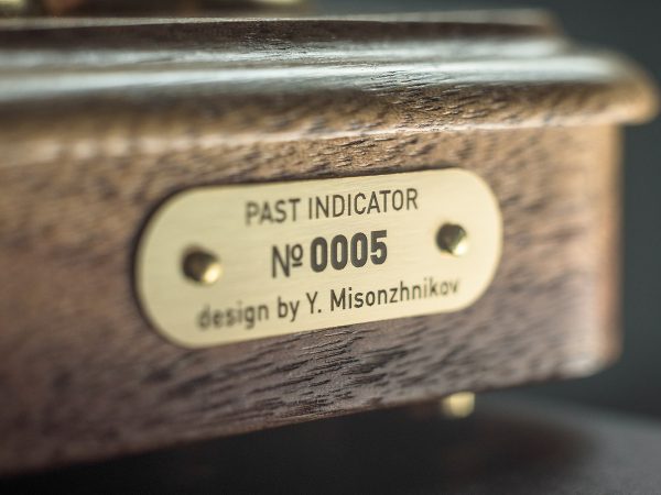 Ретро часы на лампах Past Indicator Восток-3 Black (орех)