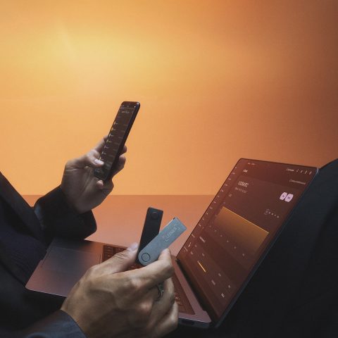 Аппаратный кошелек для криптовалют Ledger Nano X